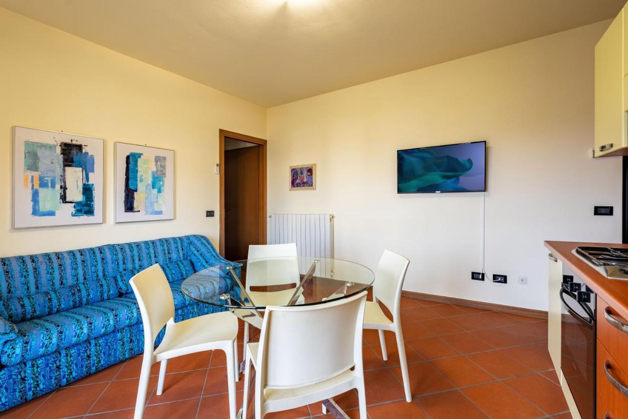 Pool - Marge Apartment - By Host4U Padenghe sul Garda Ngoại thất bức ảnh