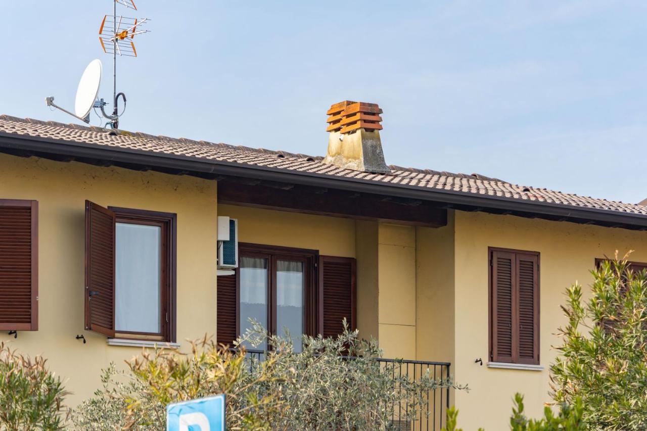 Pool - Marge Apartment - By Host4U Padenghe sul Garda Ngoại thất bức ảnh