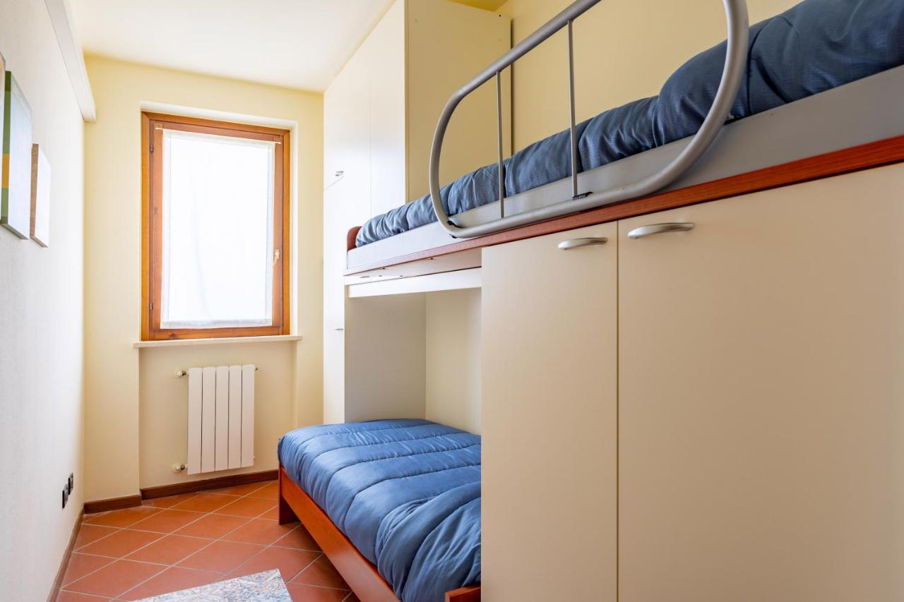 Pool - Marge Apartment - By Host4U Padenghe sul Garda Ngoại thất bức ảnh