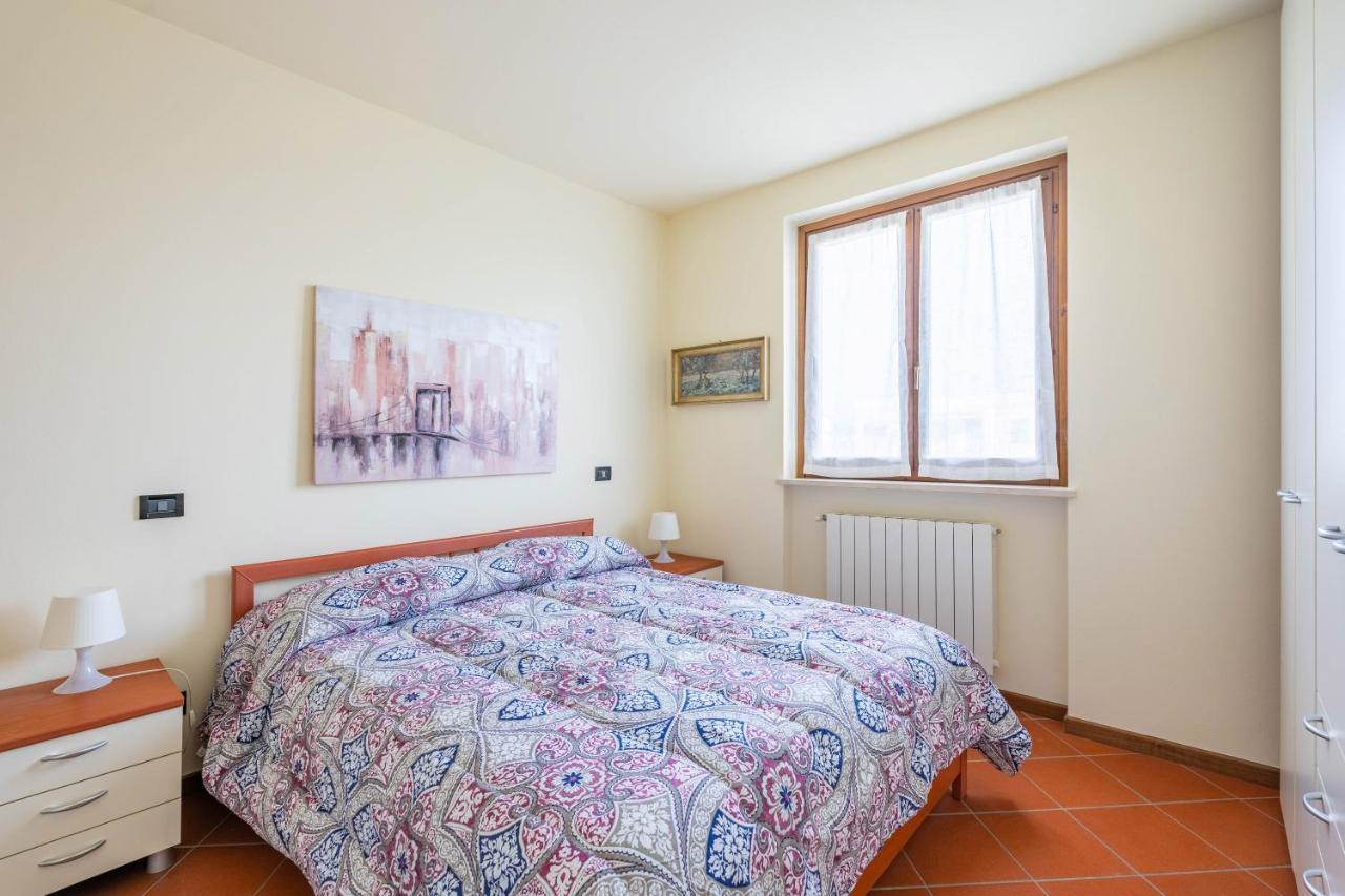 Pool - Marge Apartment - By Host4U Padenghe sul Garda Ngoại thất bức ảnh