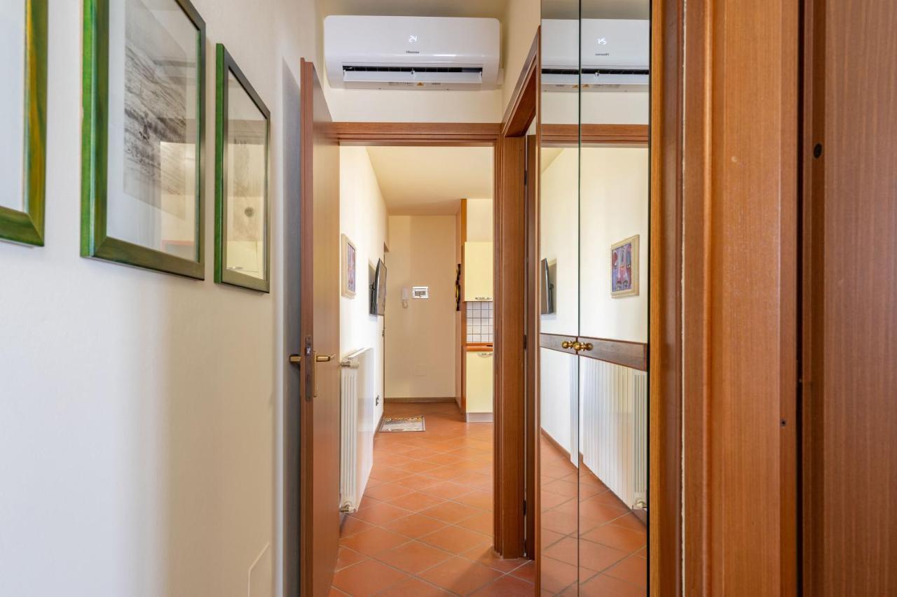 Pool - Marge Apartment - By Host4U Padenghe sul Garda Ngoại thất bức ảnh