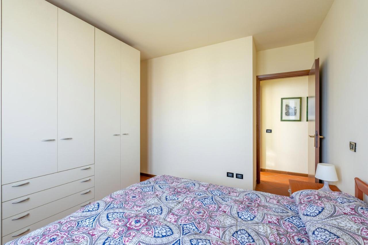 Pool - Marge Apartment - By Host4U Padenghe sul Garda Ngoại thất bức ảnh