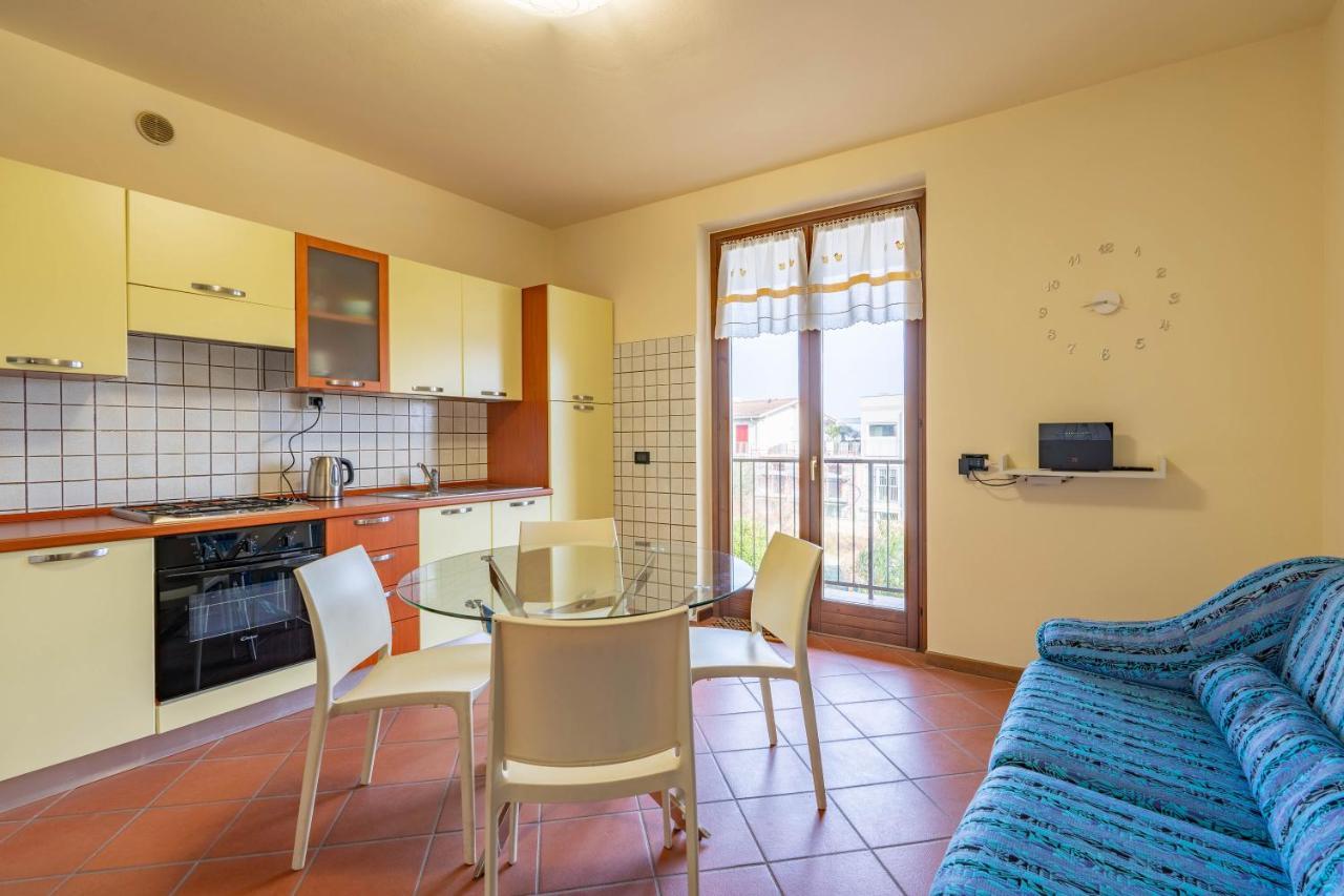 Pool - Marge Apartment - By Host4U Padenghe sul Garda Ngoại thất bức ảnh