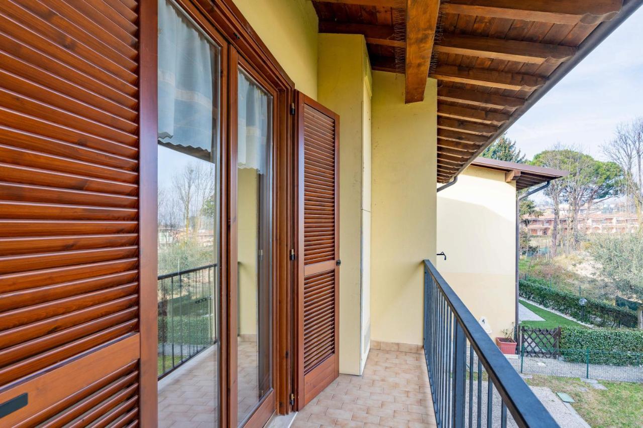 Pool - Marge Apartment - By Host4U Padenghe sul Garda Ngoại thất bức ảnh