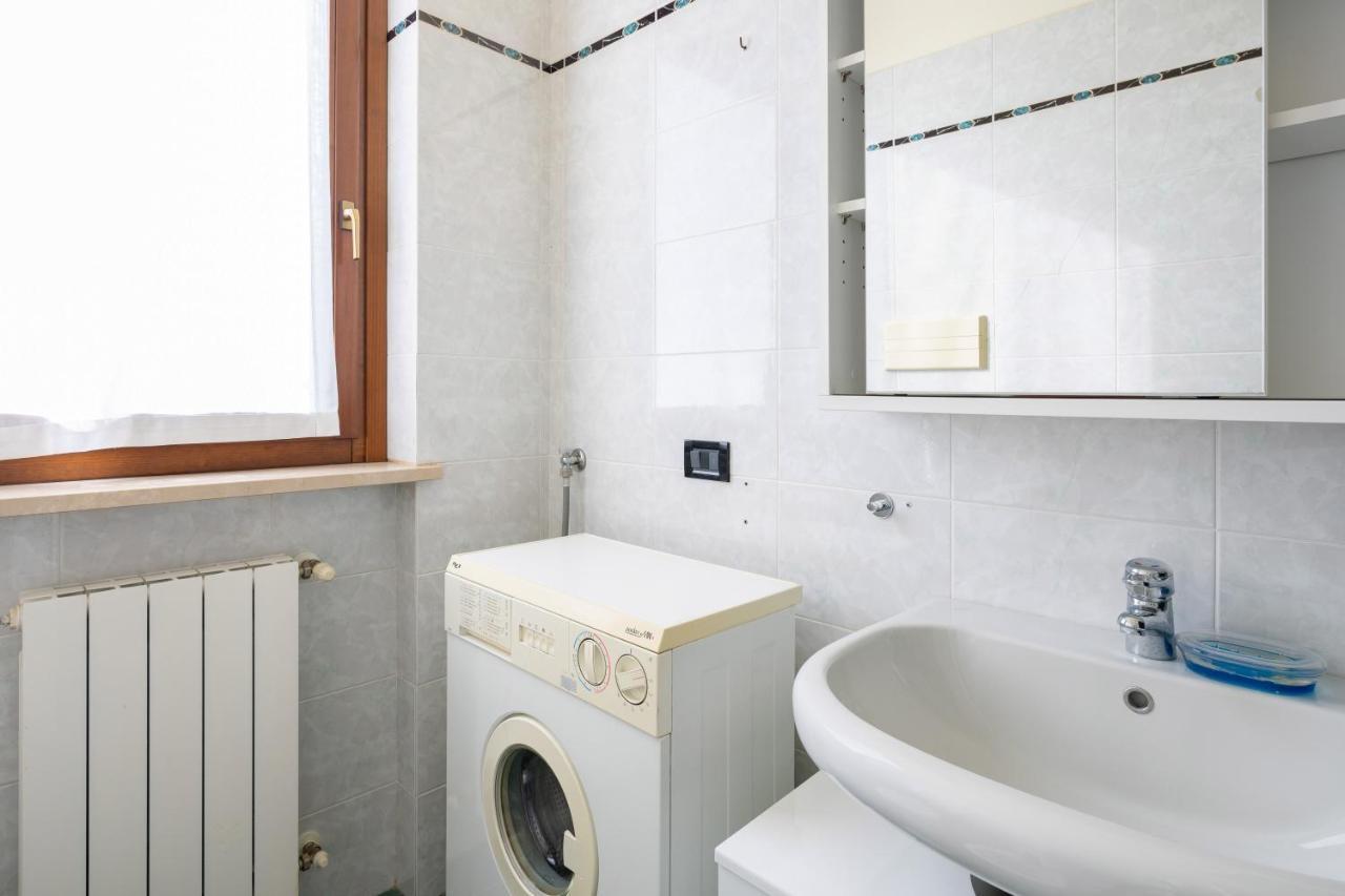 Pool - Marge Apartment - By Host4U Padenghe sul Garda Ngoại thất bức ảnh