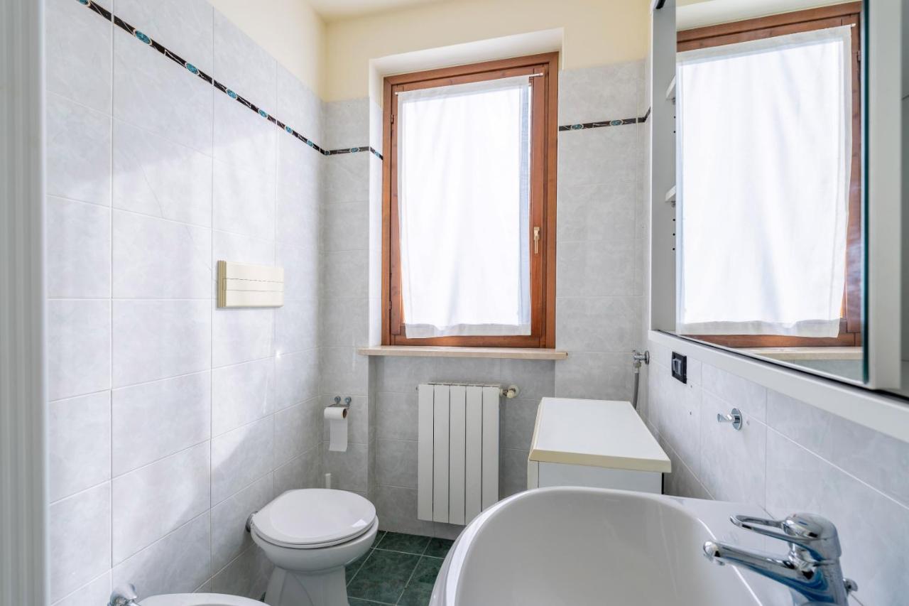 Pool - Marge Apartment - By Host4U Padenghe sul Garda Ngoại thất bức ảnh