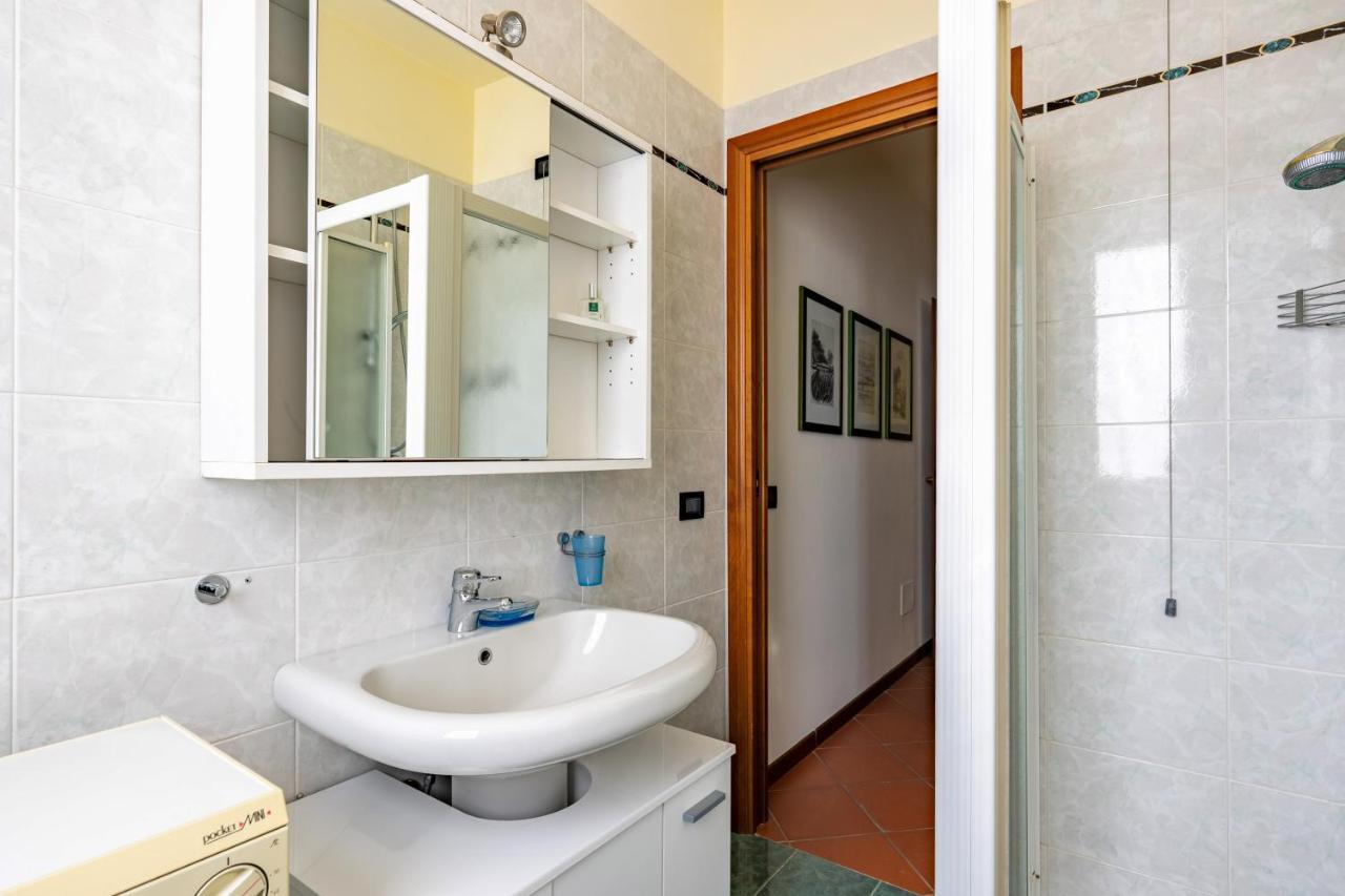 Pool - Marge Apartment - By Host4U Padenghe sul Garda Ngoại thất bức ảnh