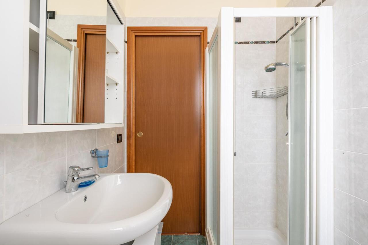 Pool - Marge Apartment - By Host4U Padenghe sul Garda Ngoại thất bức ảnh