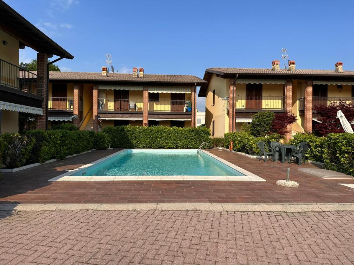 Pool - Marge Apartment - By Host4U Padenghe sul Garda Ngoại thất bức ảnh