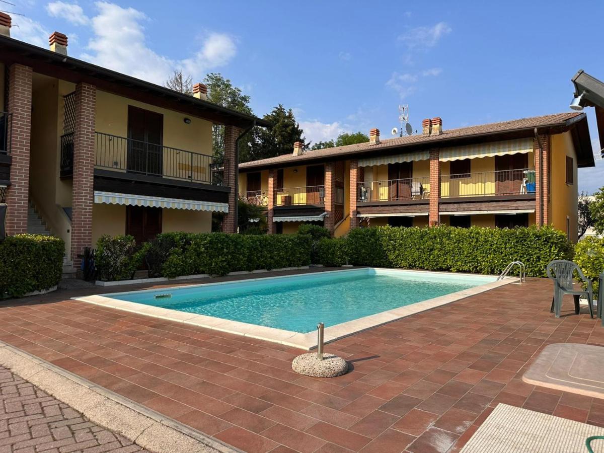 Pool - Marge Apartment - By Host4U Padenghe sul Garda Ngoại thất bức ảnh
